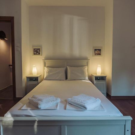 Squirrel Beach Front Villa, Metamorfosi Exterior foto