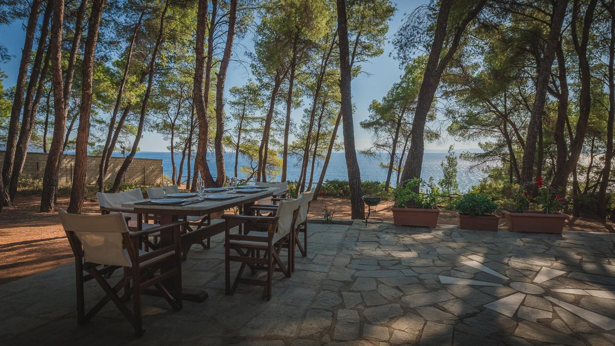 Squirrel Beach Front Villa, Metamorfosi Exterior foto