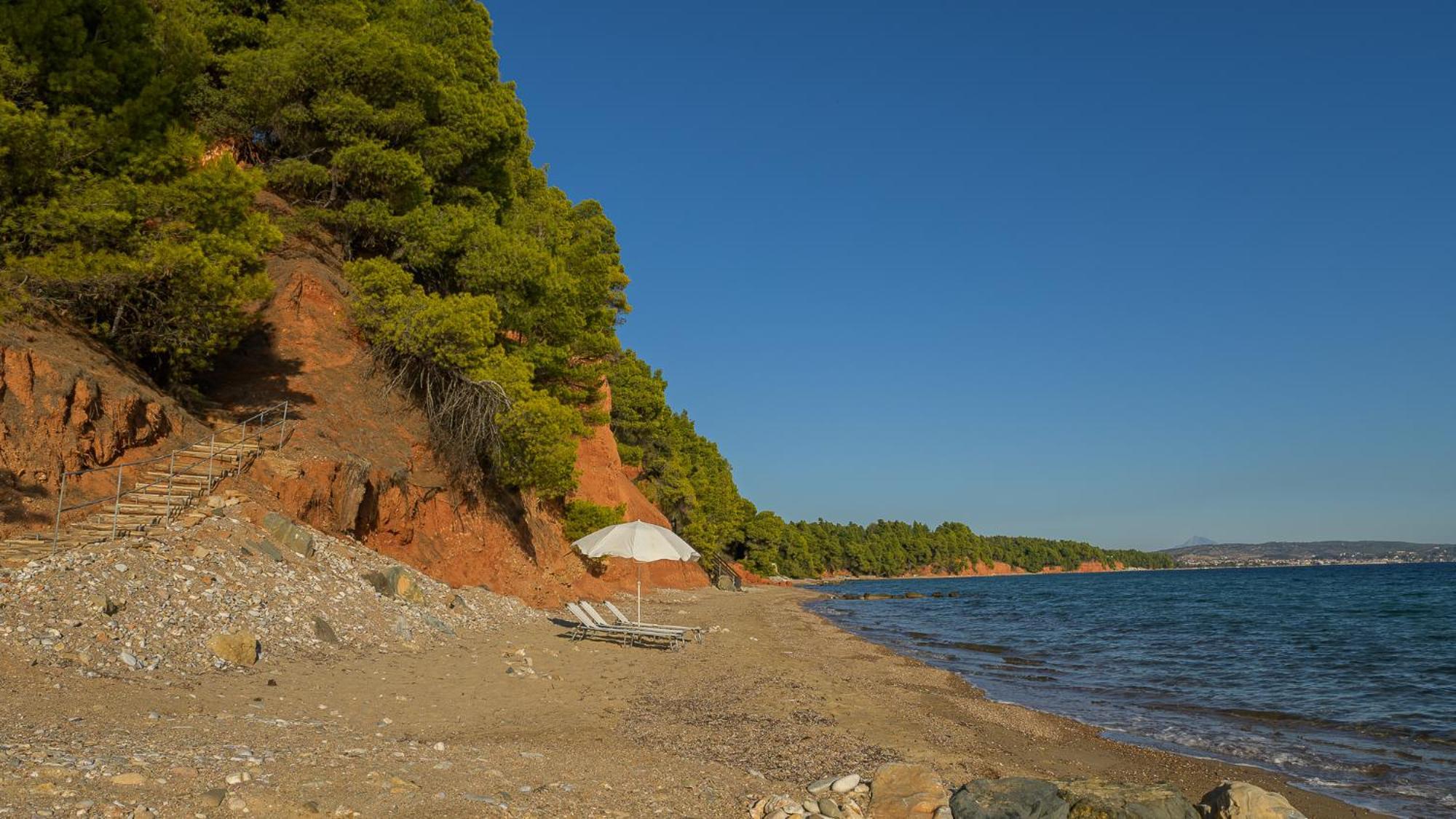 Squirrel Beach Front Villa, Metamorfosi Exterior foto