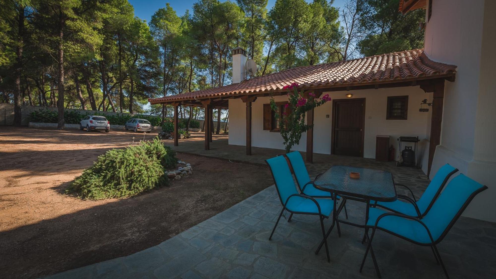 Squirrel Beach Front Villa, Metamorfosi Exterior foto