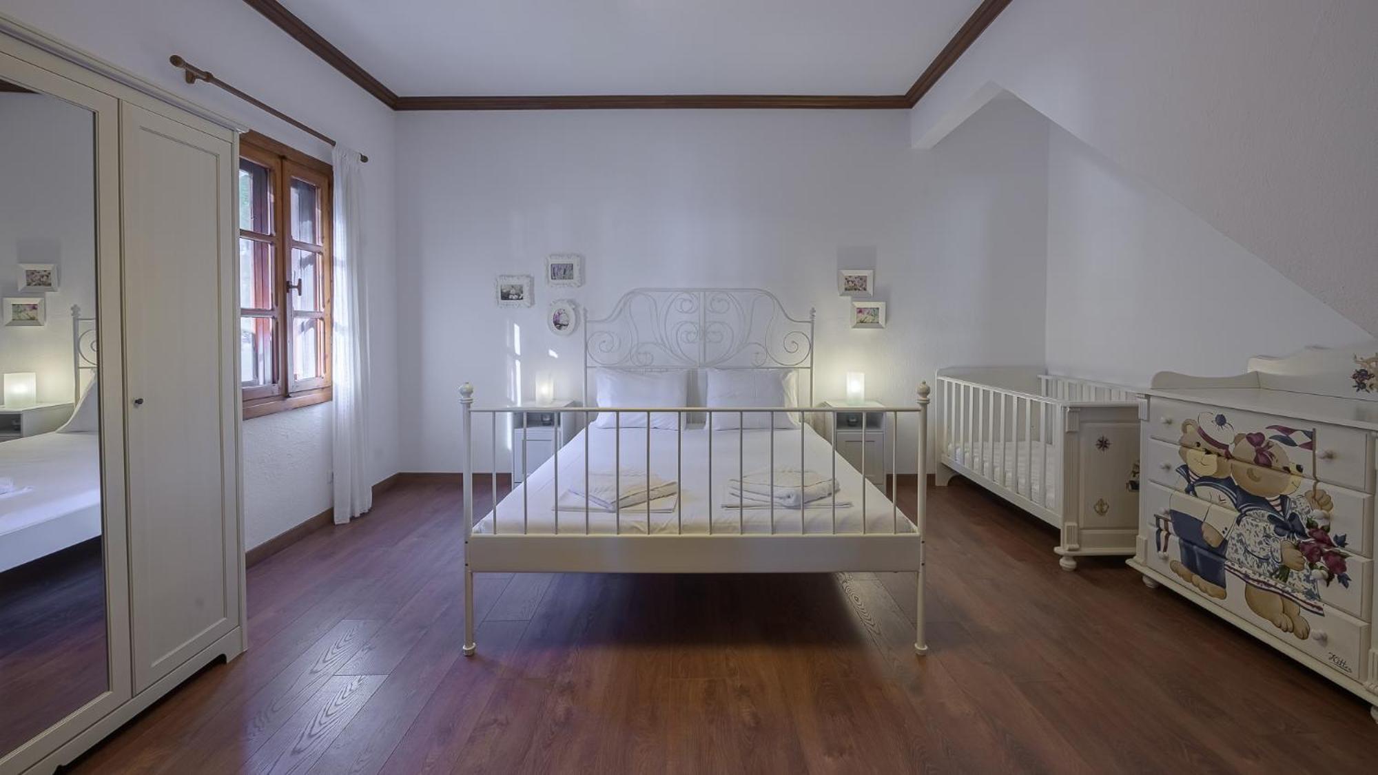 Squirrel Beach Front Villa, Metamorfosi Exterior foto