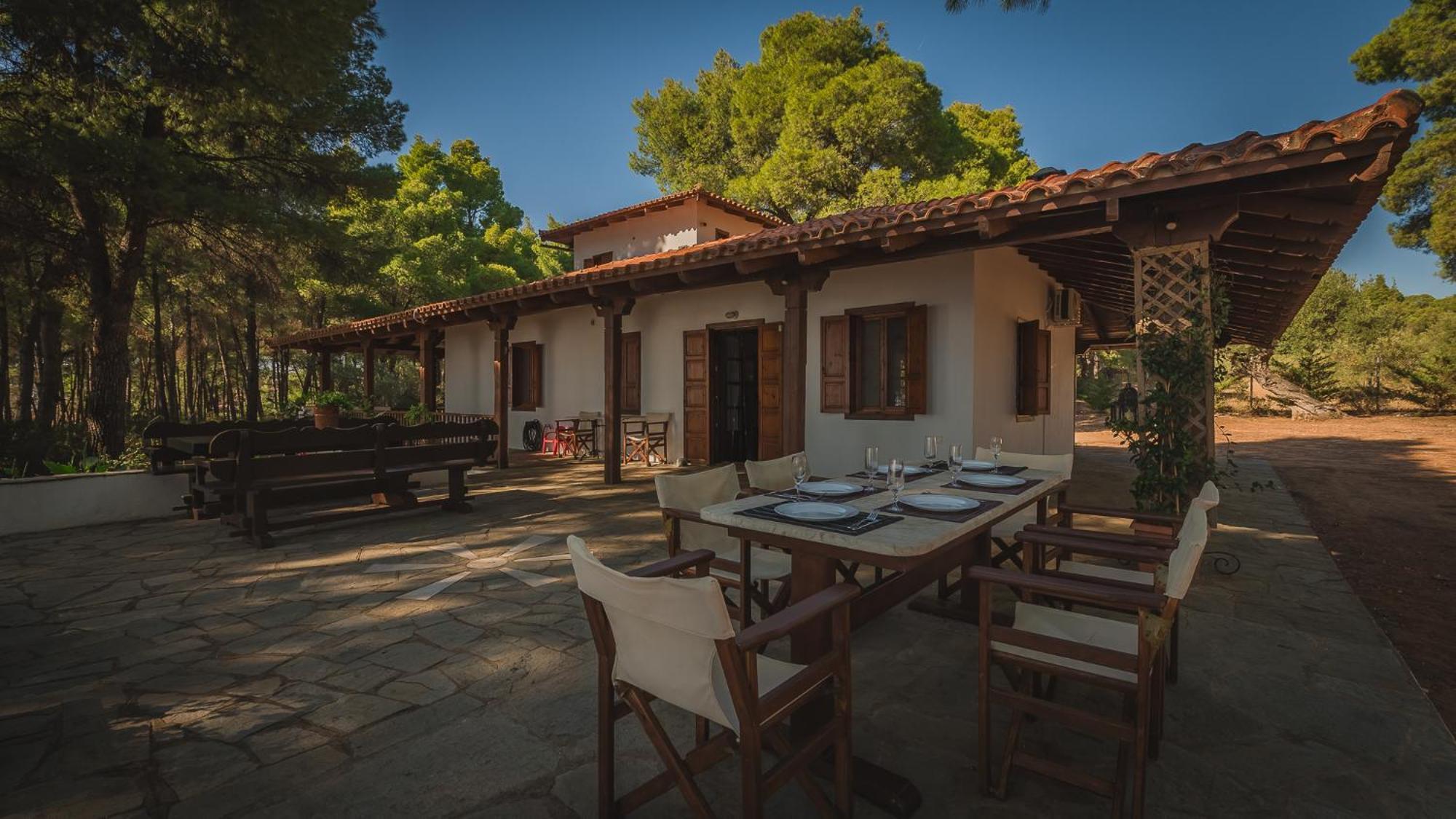 Squirrel Beach Front Villa, Metamorfosi Exterior foto