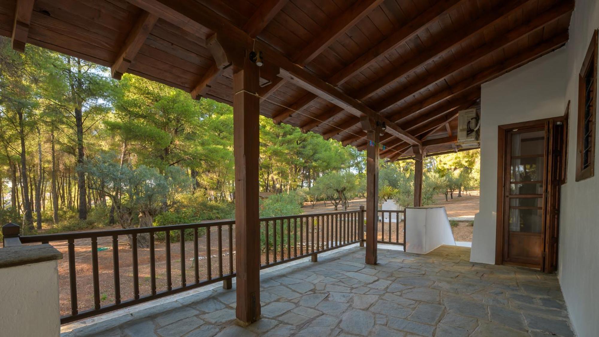 Squirrel Beach Front Villa, Metamorfosi Exterior foto
