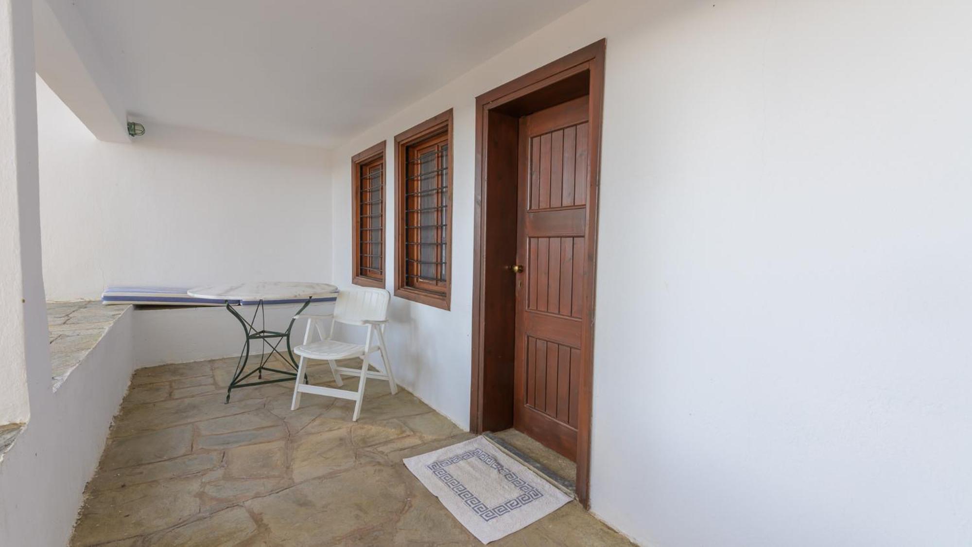 Squirrel Beach Front Villa, Metamorfosi Exterior foto